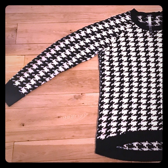 Kensei Black and white sweater - Picture 1 of 6